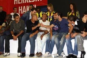 Fenerbahçe Avea Standını Ziyaret Etti