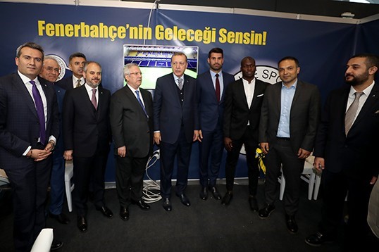 Cumhurbaşkanı Recep Tayyip Erdoğan, Hedef 1 Milyon Üye Standımızı Ziyaret Etti