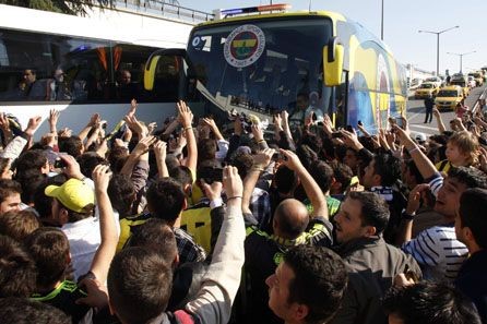 Takımımıza İzmir’de Coşkulu Karşılama
